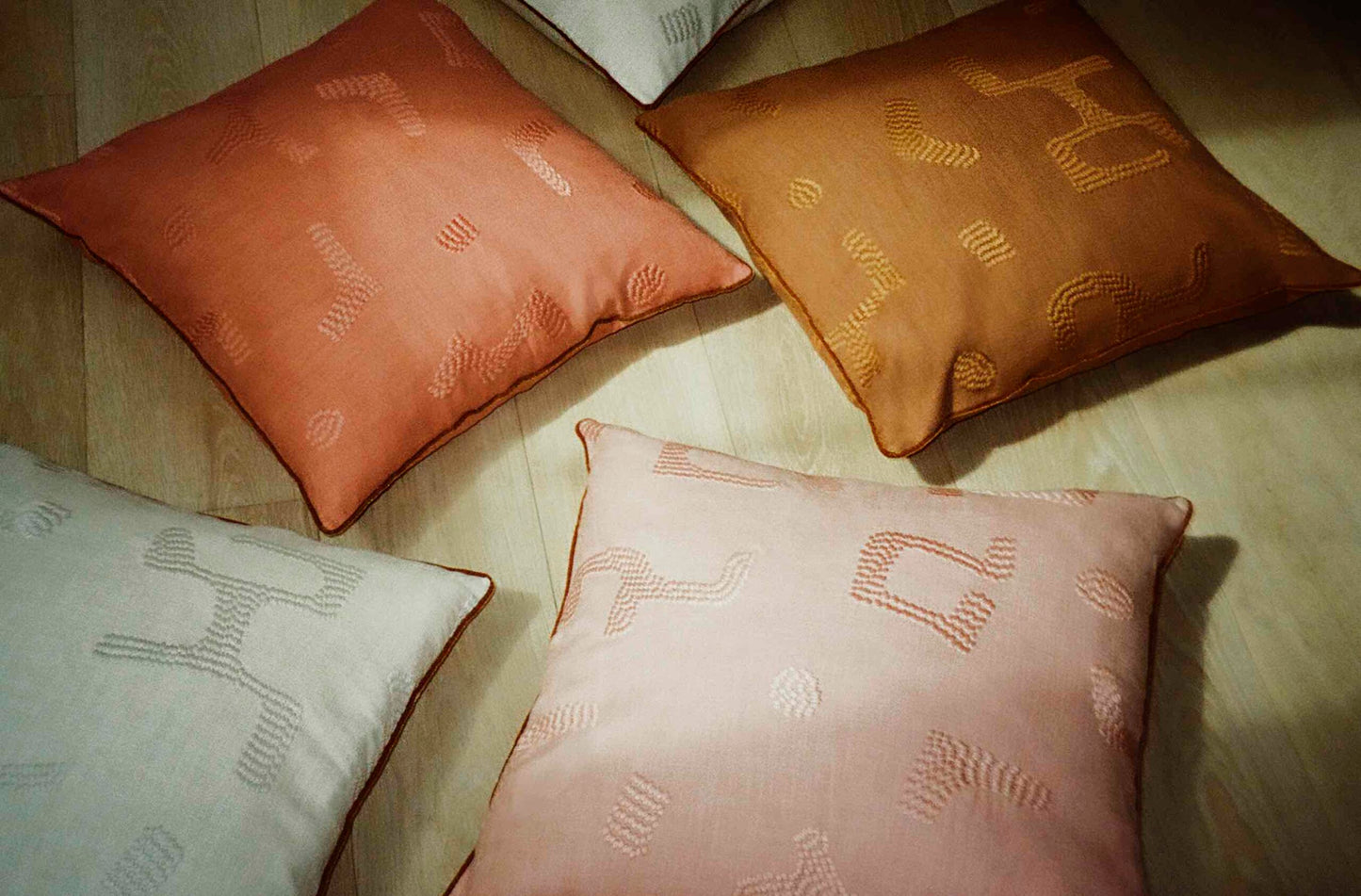 Raphia Cushion, Tobacco
