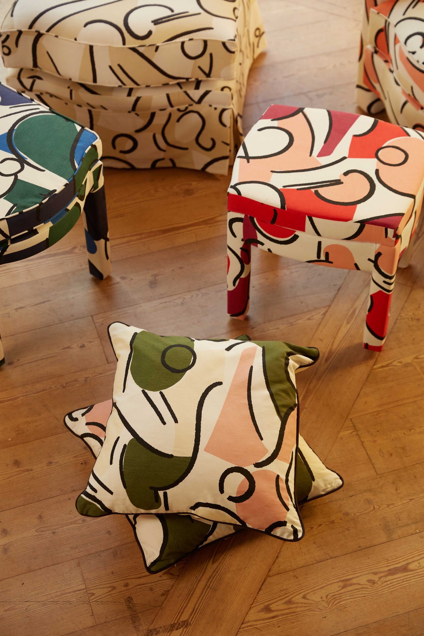 Piero Footstool, Pesto