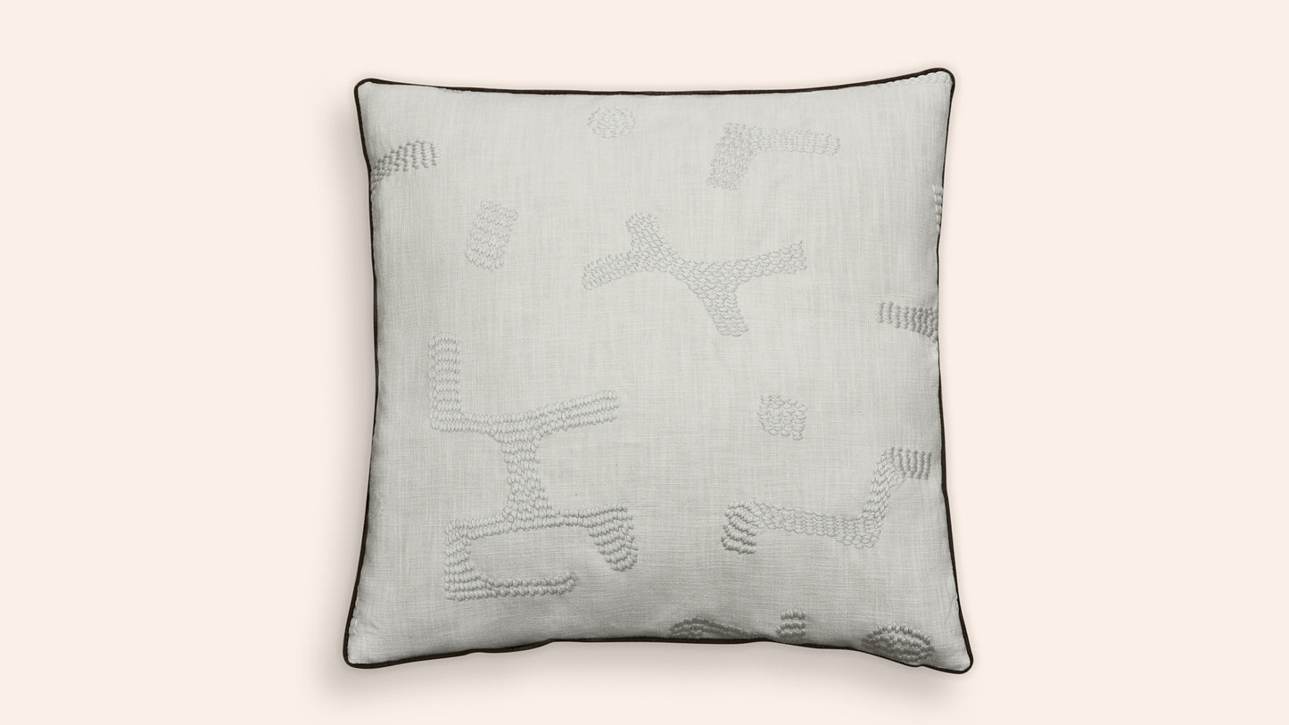 Raphia Cushion, Powder
