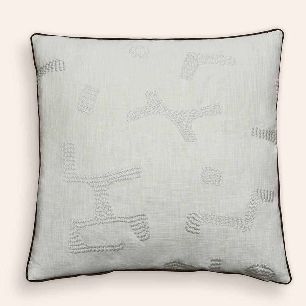 Raphia Cushion, Powder